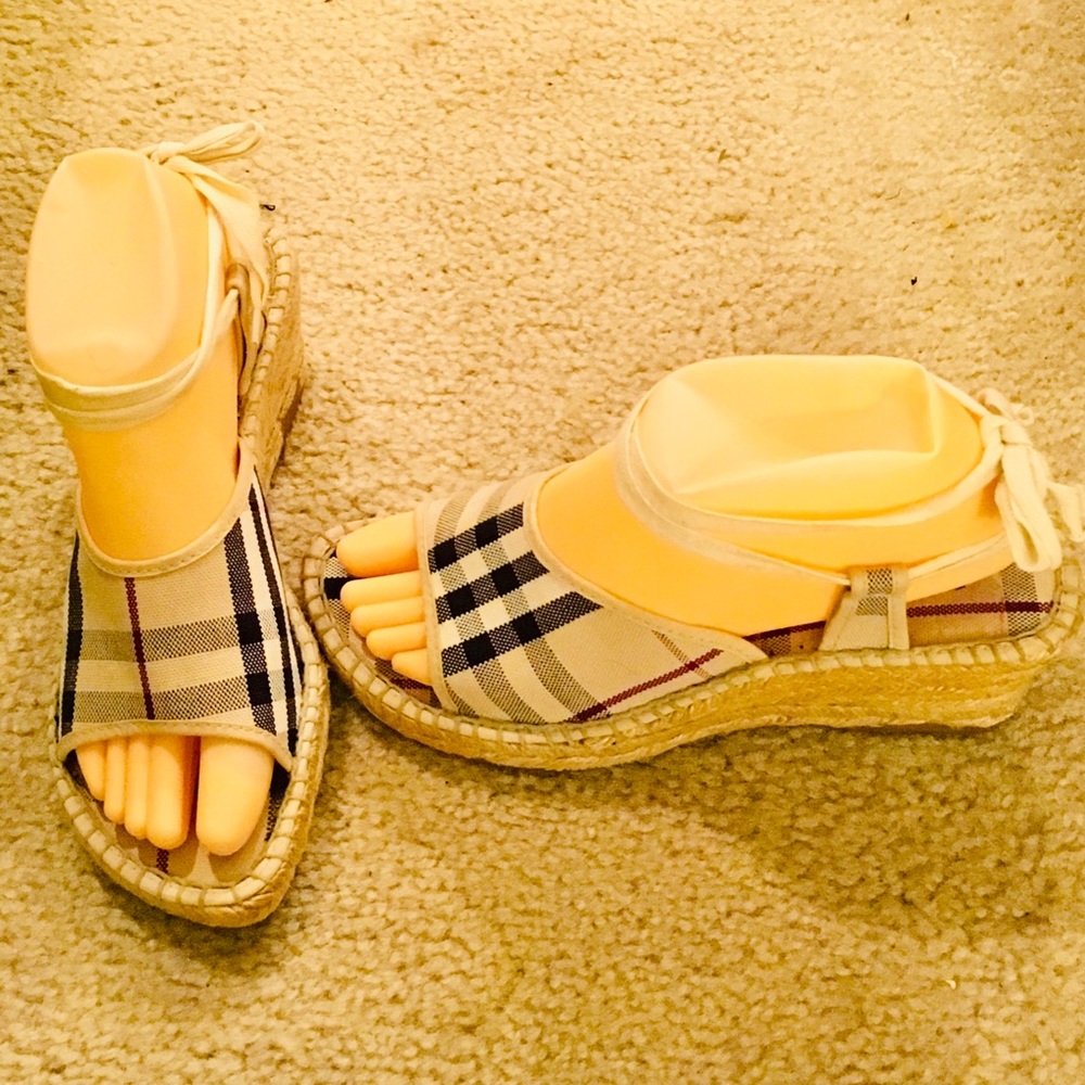 💯% Authentic Burberry Nova Check Espadrilles - Picture 2 of 5